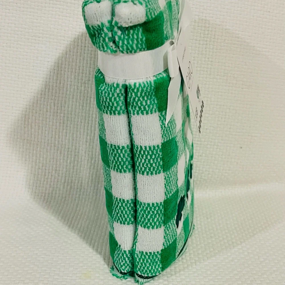 St Patrick’s Shamrock Hand Towles